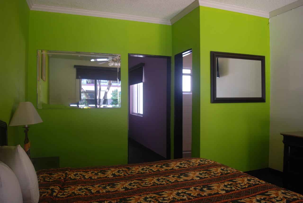 Royal 2* Tijuana